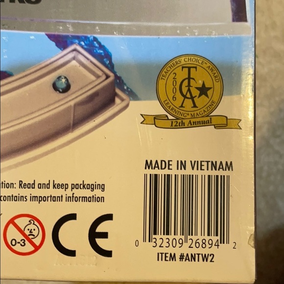 STEM Toy Antworks Illuminated Habitat for Ants - Picture 7 of 7